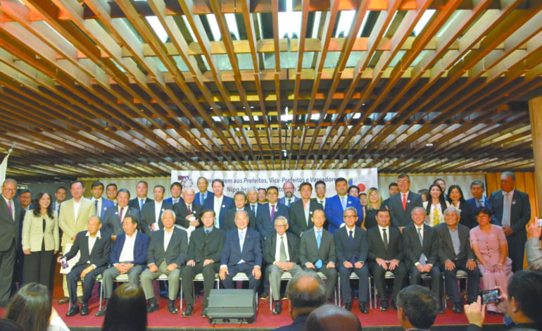  COMUNIDADE     Bunkyo homenageia políticos nikkeis eleitos em 2024